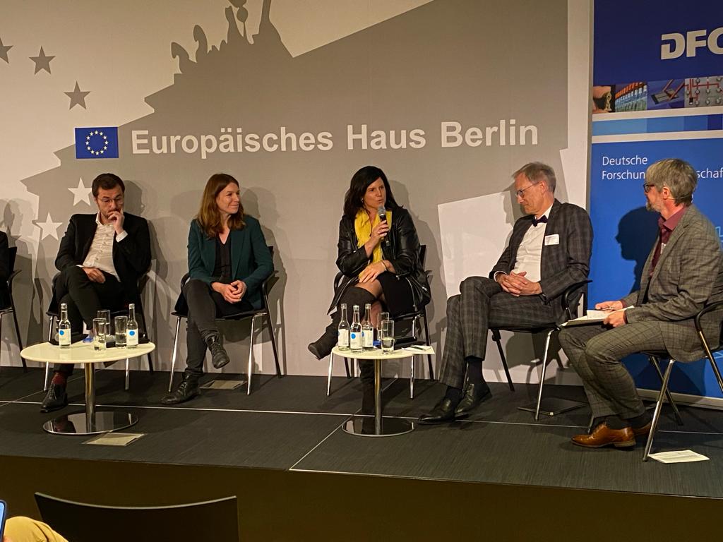 Carina Konrad auf Podiumsdiskussion